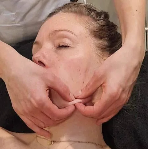 Bindweefselmassage gezicht bij Apotheek&Beauty Monster