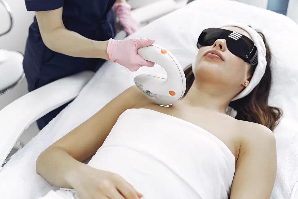 Laserontharing gezicht bij Apotheek&Beauty Monster
