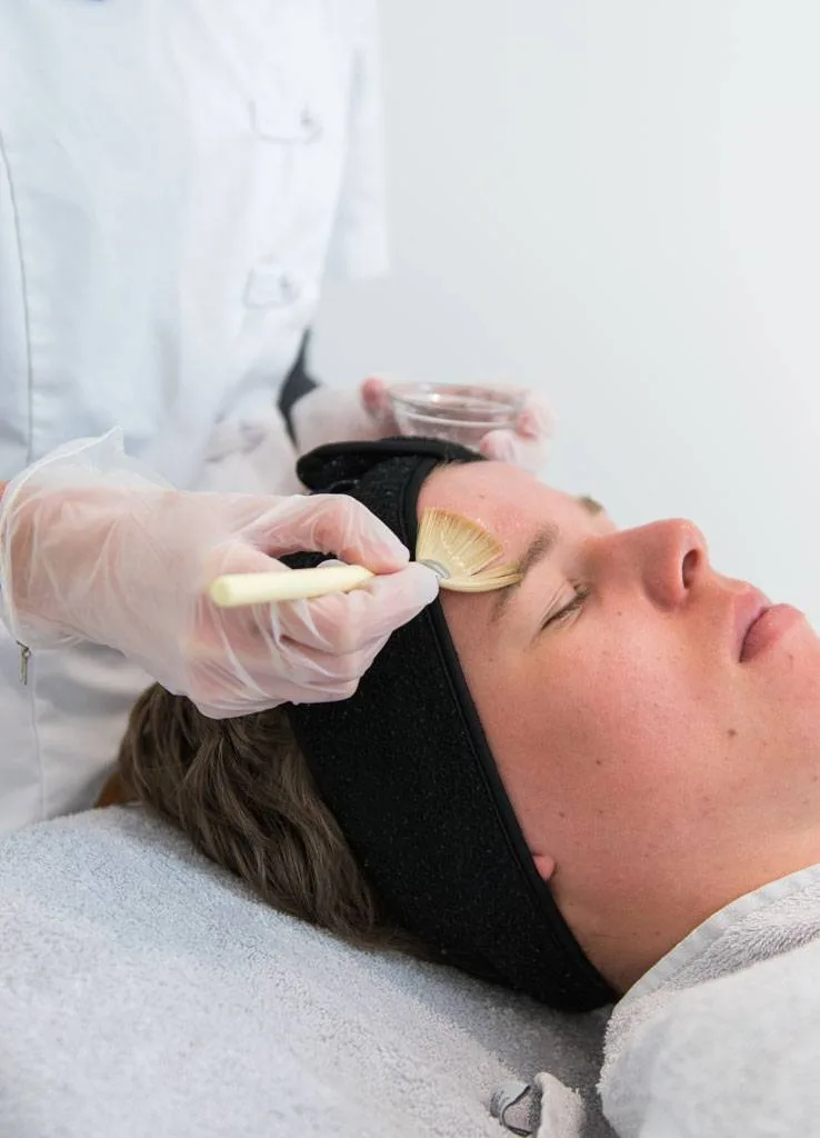 Peeling door de schoonheidsspecialiste bij Apotheek&Beauty Monster