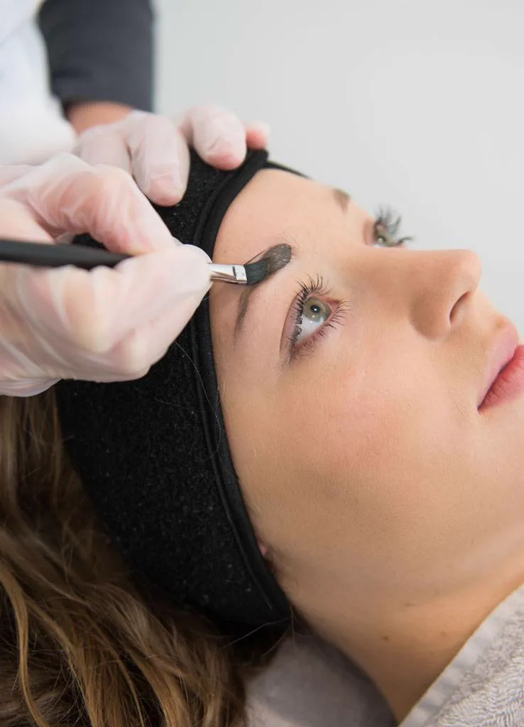 Wenkbrauwbehandeling bij Apotheek&Beauty Monster